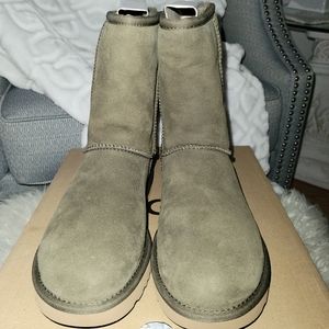 UGG Classic Short
